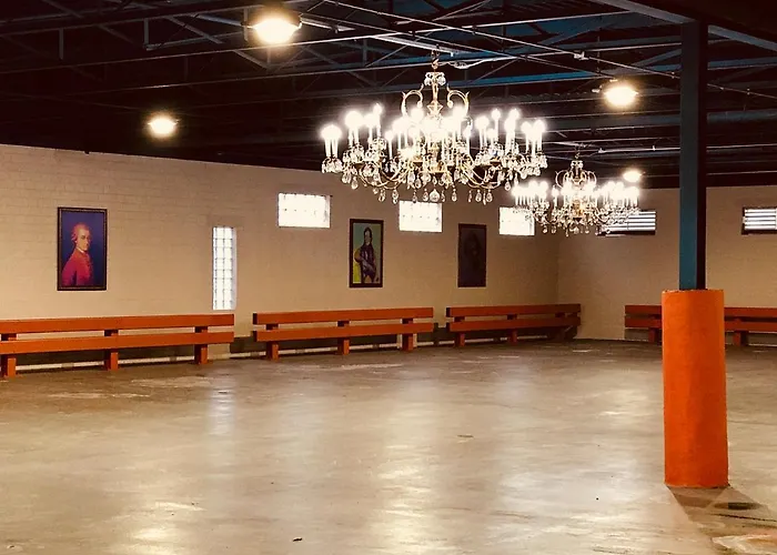 Top Hotels Near Pappadeaux Cincinnati Restaurant