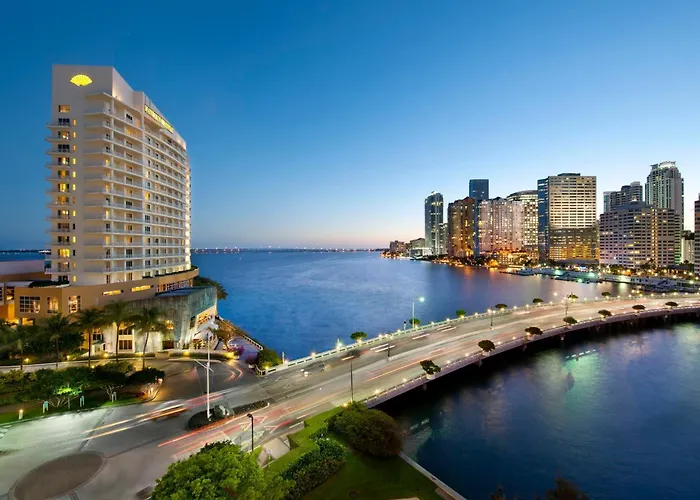Top Miami Hotels Offering Free Shuttle Services